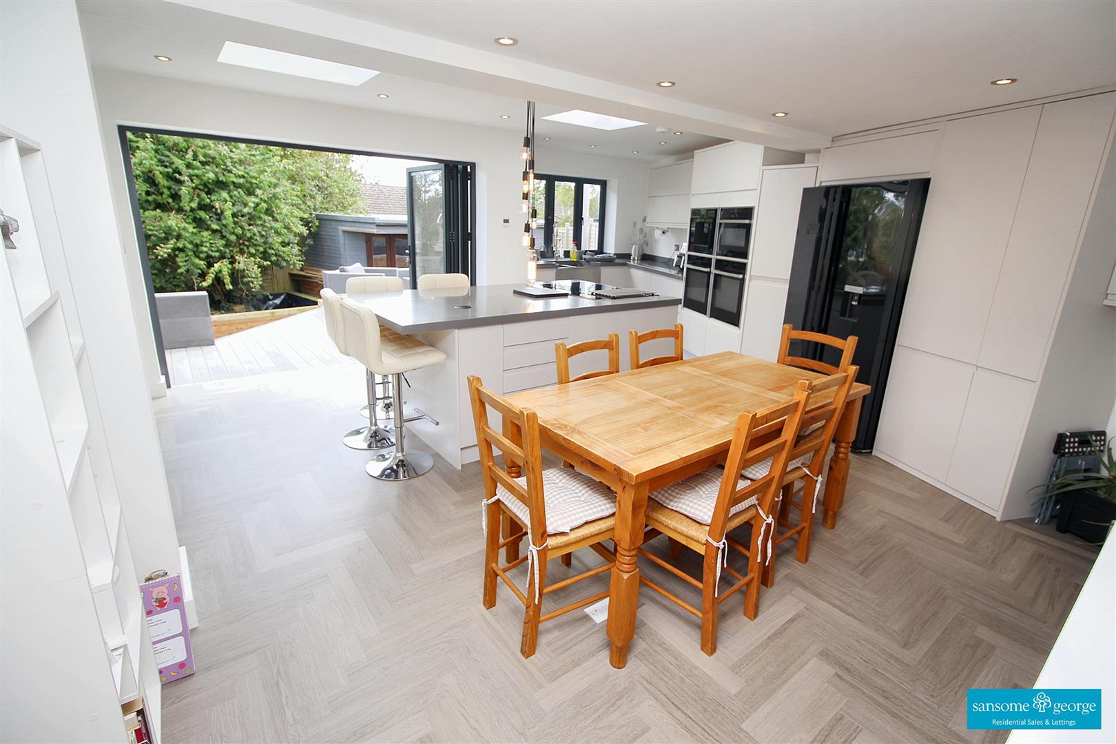 3 bed property in Staddlestone Close, Reading
